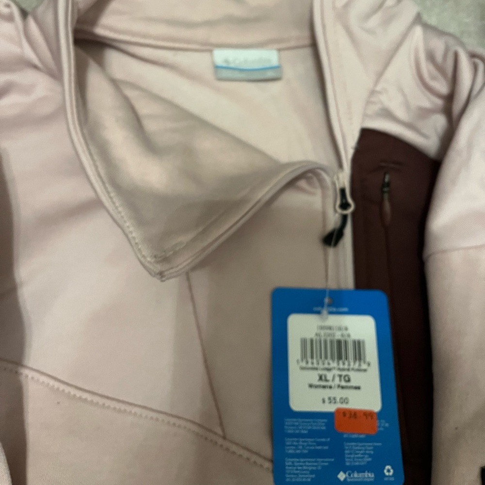 Lightweight Columbia 1/4 zip pullover. Pale pink with a darker maroon patch.